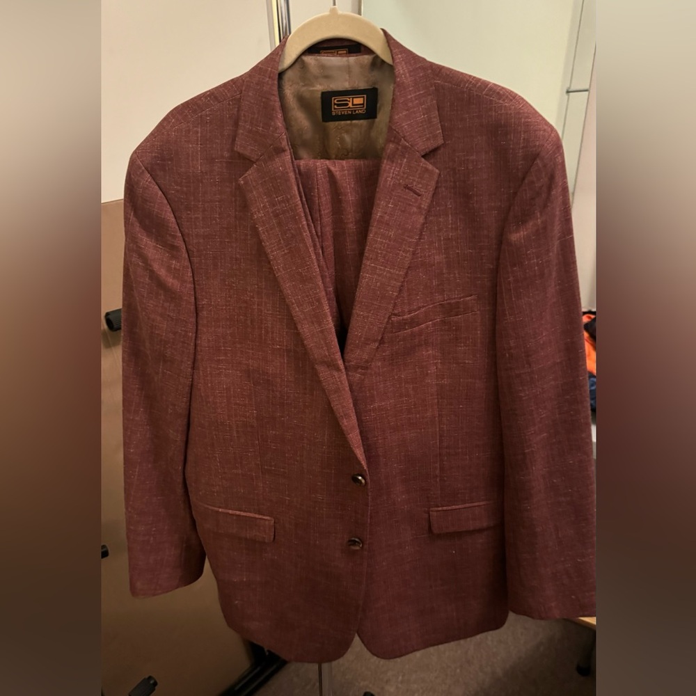 This 3 piece suit is beautiful and in excellent condition.